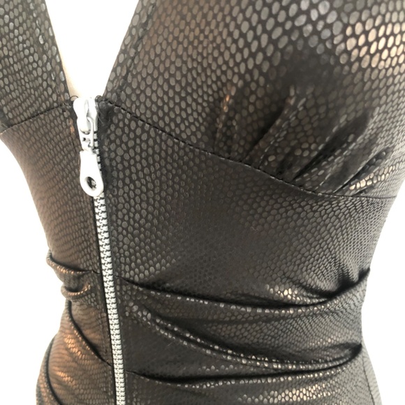 Black ruched dress with zipper - Picture 3 of 3